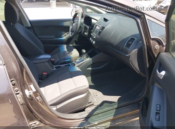 3KPFL4A78JE180809 2018 KIA FORTE Gray Vista interior delantera