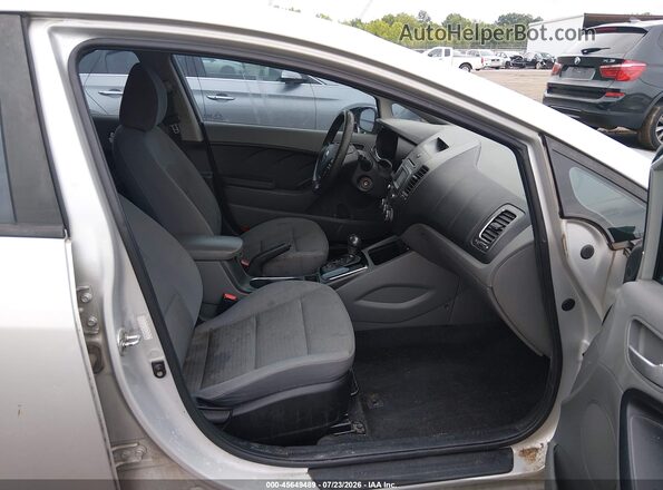 3KPFL4A79HE034882 2017 KIA FORTE Silver წინა სალონის ხედი