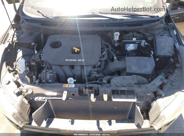 3KPFL4A79HE133136 2017 KIA FORTE Black Widok z tyłu