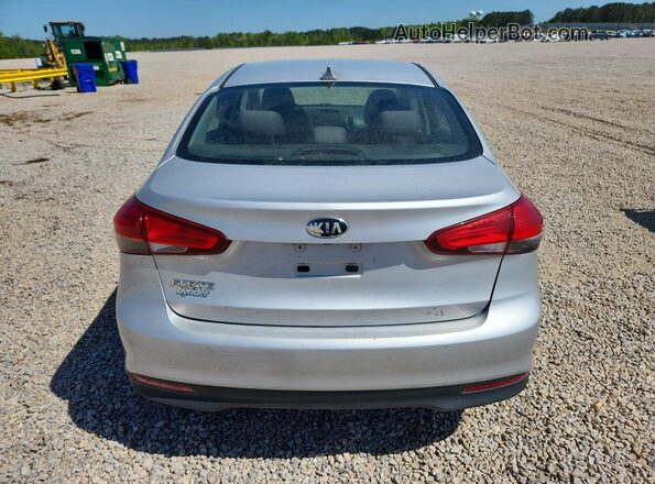 3KPFL4A79HE134884 2017 KIA FORTE Серебряный Вид сзади
