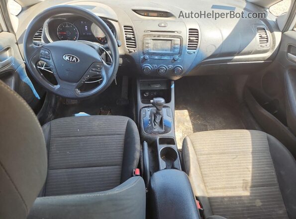 3KPFL4A79HE134884 2017 KIA FORTE Серебряный Вид панели приборов