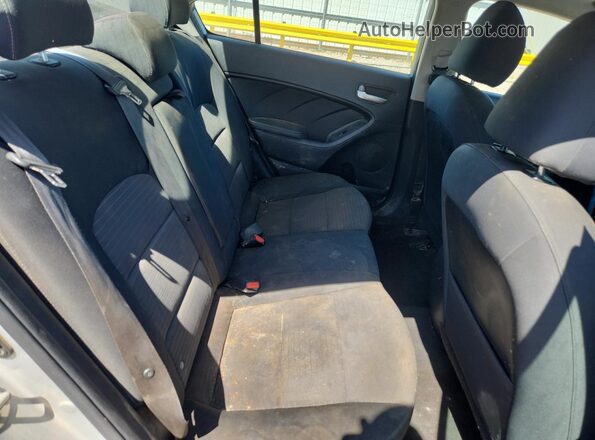 3KPFL4A79HE134884 2017 KIA FORTE Серебряный Вид задних сидений