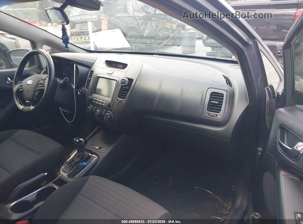 3KPFL4A79JE174243 2018 KIA FORTE Gray Widok wnętrza z przodu