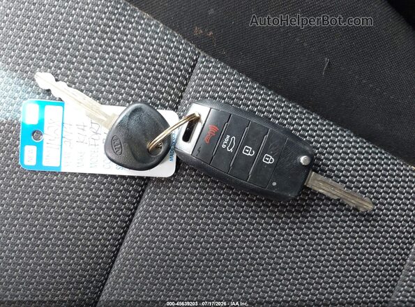 3KPFL4A7XHE015662 2017 KIA FORTE Blue Առջևի վահանակի տեսք