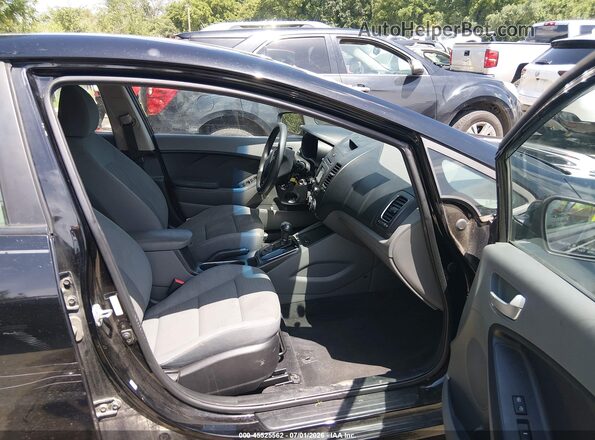 3KPFL4A7XHE072685 2017 KIA FORTE Black Widok wnętrza z przodu