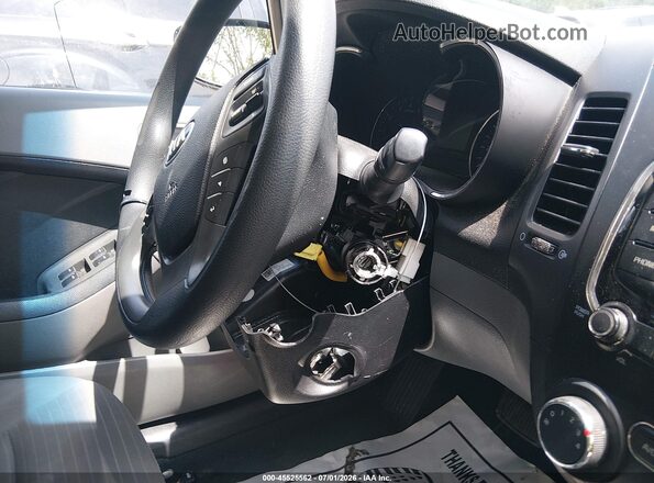 3KPFL4A7XHE072685 2017 KIA FORTE Black Widok z przodu