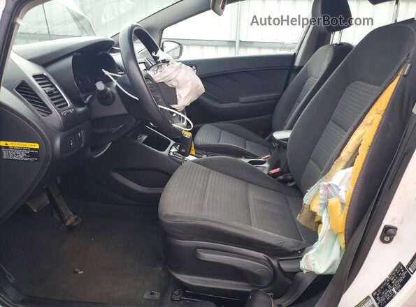 3KPFL4A7XJE170508 2018 KIA FORTE White Widok wnętrza z przodu