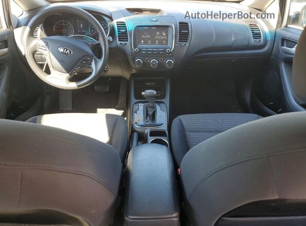 3KPFL4A7XJE181721 2018 KIA FORTE White Vista del salpicadero