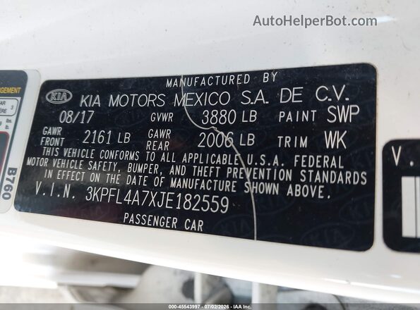 3KPFL4A7XJE182559 2018 KIA FORTE Yellow Vista del compartimento del motor