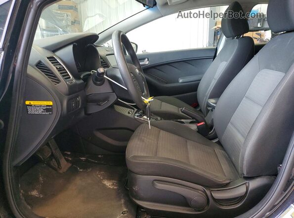 3KPFL4A7XJE207119 2018 KIA FORTE Черный Вид салона спереди