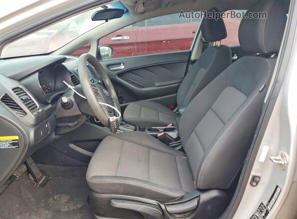 3KPFL4A7XJE249936 2018 KIA FORTE Silver Սալոնի դիմացի տեսք