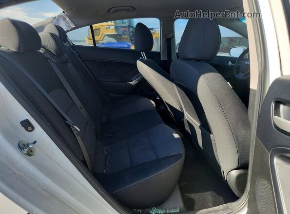 3KPFL4A7XJE269538 2018 KIA FORTE White Հետևի նստատեղերի տեսք