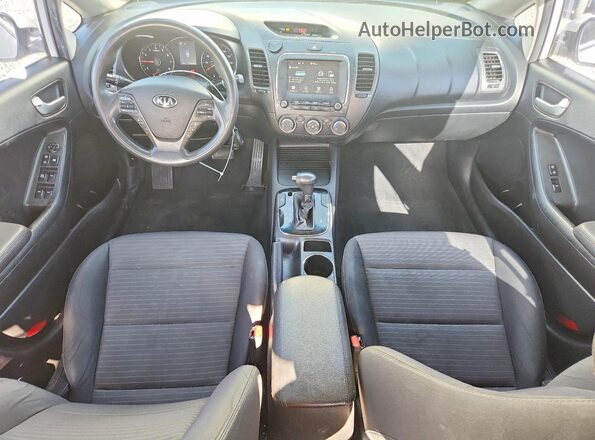 3KPFL4A7XJE269538 2018 KIA FORTE White Առջևի վահանակի տեսք