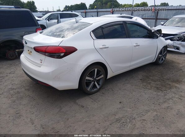 3KPFL4A85HE125687 2017 KIA FORTE White Tył prawy