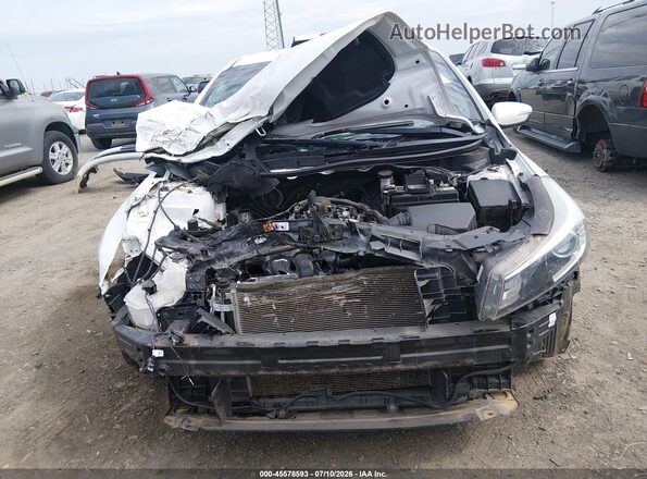 3KPFL4A85HE125687 2017 KIA FORTE White Widok wnętrza z tyłu