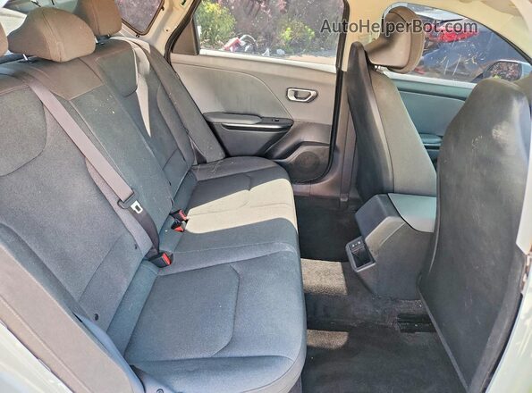 3KPFT4DE0SE012125 2025 KIA K4 Green Вид задніх сидінь