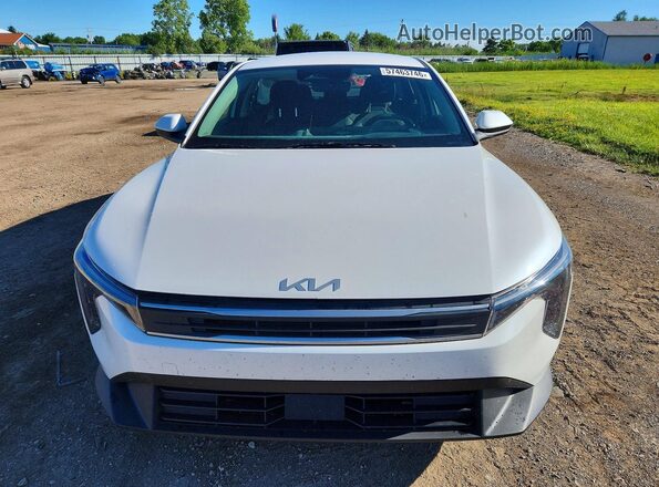 3KPFT4DE0SE198233 2025 KIA K4 White Դիմացի տեսք