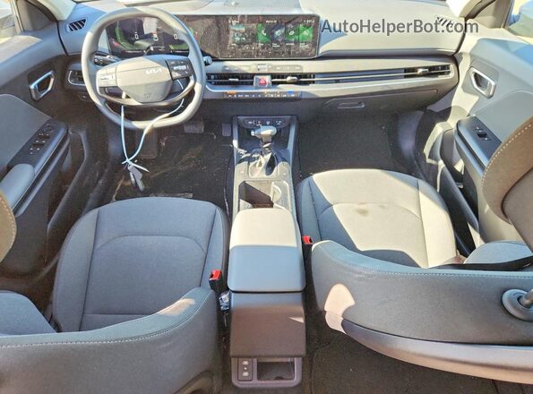 3KPFT4DE0SE198233 2025 KIA K4 White Առջևի վահանակի տեսք