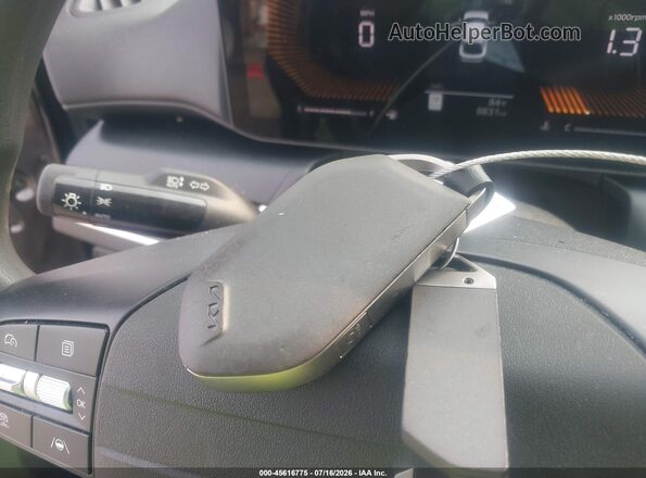 3KPFT4DE0SE246958 2025 KIA K4 Black Vista del salpicadero