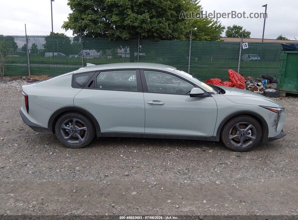 3KPFT4DE0TE309302 2026 KIA K4 Gray სალონის 360-გრადუსიანი ხედი