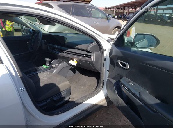 3KPFT4DE0TE315097 2026 KIA K4 White Вид салону спереду