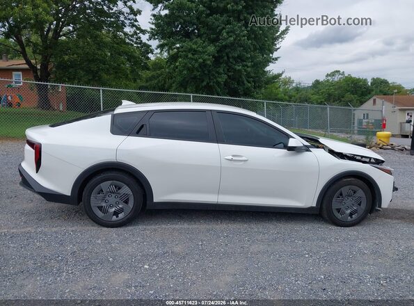 3KPFT4DE1SE014286 2025 KIA K4 White Widok wnętrza 360 stopni