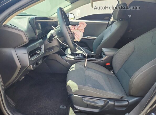 3KPFT4DE1SE094723 2025 KIA K4 Black Widok wnętrza z przodu