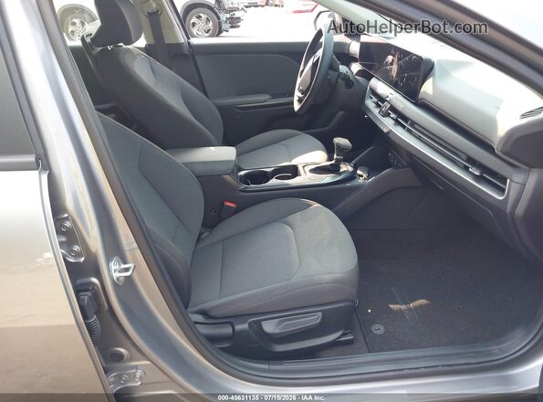 3KPFT4DE1SE142320 2025 KIA K4 Gray Вид салону спереду