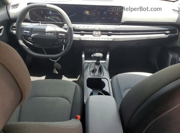 3KPFT4DE1SE151499 2025 KIA K4 Silver წინა პანელის ხედი