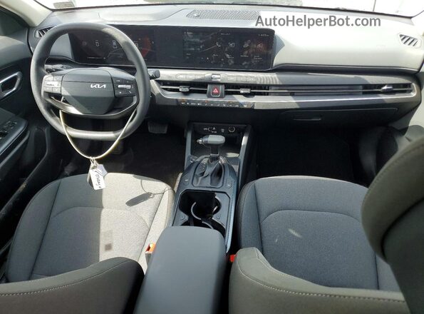 3KPFT4DE1SE172174 2025 KIA K4 White Вид панелі приладів