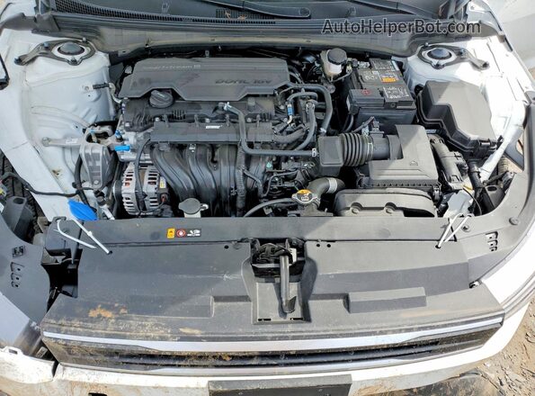 3KPFT4DE1SE172174 2025 KIA K4 White Вид задньої частини салону