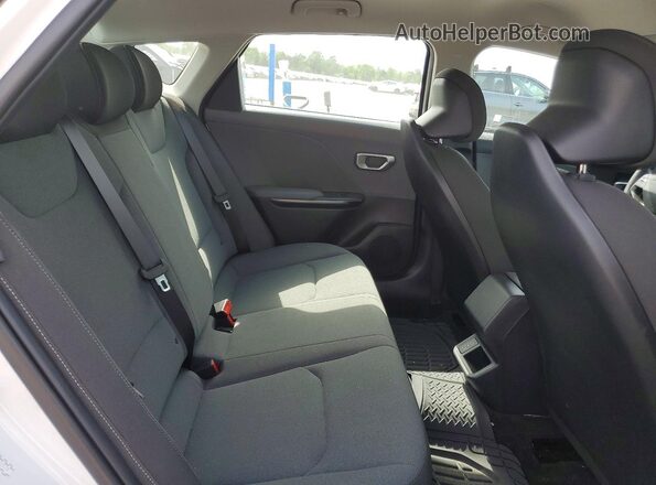 3KPFT4DE1SE172174 2025 KIA K4 White Вид задніх сидінь