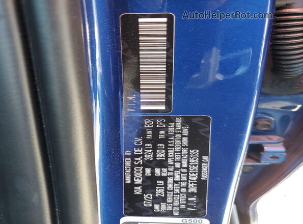 3KPFT4DE1SE185135 2025 KIA K4 Blue Вид наклейки з VIN-кодом