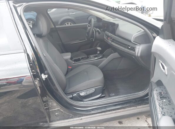 3KPFT4DE1SE221261 2025 KIA K4 Black Вид салону спереду