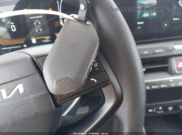 3KPFT4DE1SE221261 2025 KIA K4 Black Вид панелі приладів