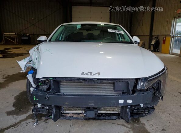 3KPFT4DE2SE100254 2025 KIA K4 White Դիմացի տեսք
