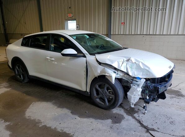 3KPFT4DE2SE100254 2025 KIA K4 White Առջևի աջ