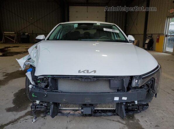 3KPFT4DE2SE100254 2025 KIA K4 White Սալոնի 360 աստիճան տեսք