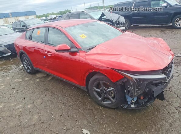 3KPFT4DE2SE116714 2025 KIA K4 Red Przód prawy