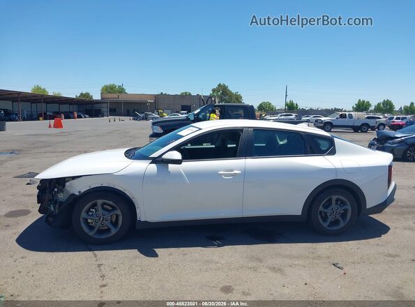 3KPFT4DE2SE125302 2025 KIA K4 White სალონის 360-გრადუსიანი ხედი