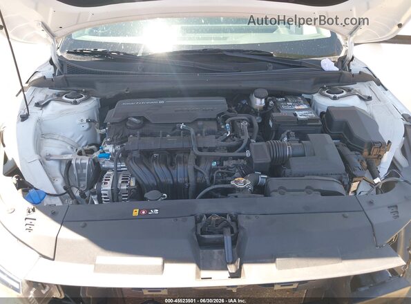 3KPFT4DE2SE125302 2025 KIA K4 White უკანა ხედი