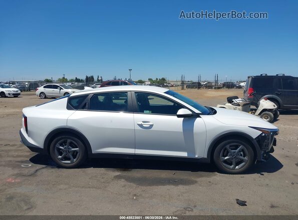 3KPFT4DE2SE125302 2025 KIA K4 White უკანა სალონის ხედი