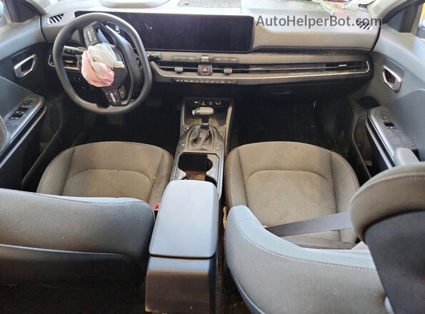 3KPFT4DE2SE180073 2025 KIA K4 Gray Առջևի վահանակի տեսք