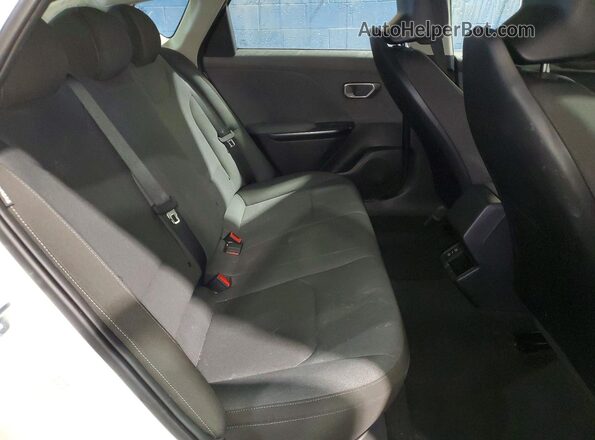3KPFT4DE2SE198265 2025 KIA K4 White Вид задніх сидінь