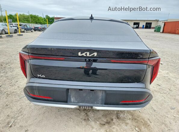 3KPFT4DE2SE244189 2025 KIA K4 Black Հետևի տեսք