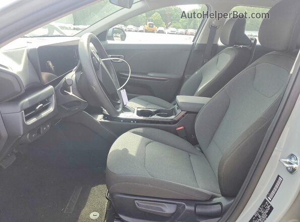 3KPFT4DE2SE250249 2025 KIA K4 Gray Widok wnętrza z przodu
