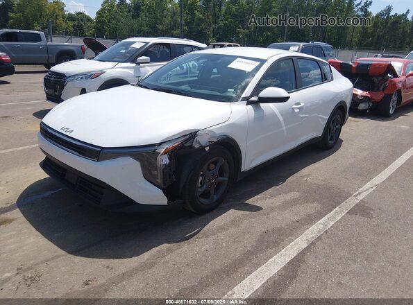 3KPFT4DE2TE302514 2026 KIA K4 White Front left