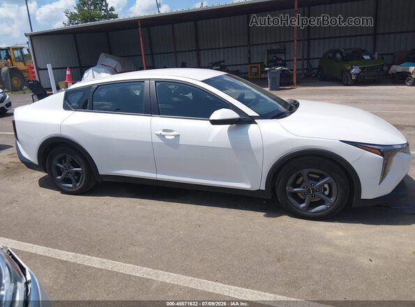3KPFT4DE2TE302514 2026 KIA K4 White 360 interior view