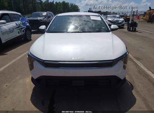 3KPFT4DE2TE302514 2026 KIA K4 White Rear interior view