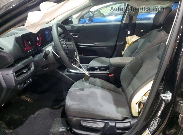 3KPFT4DE3SE017870 2025 KIA K4 Black წინა სალონის ხედი